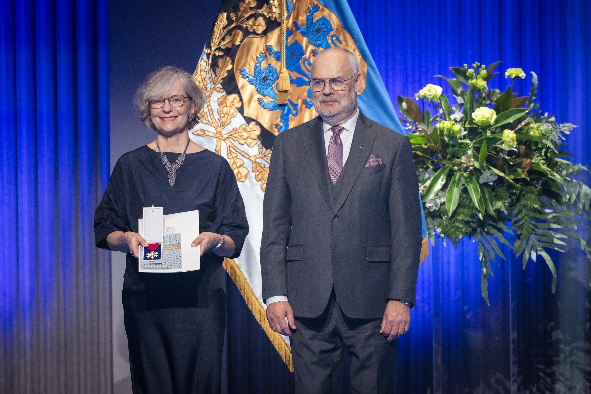 Ulvi Soomlais teenetemärgi üleandmisel_foto Raigo Pajula, Vabariigi Presidendi Kantselei
