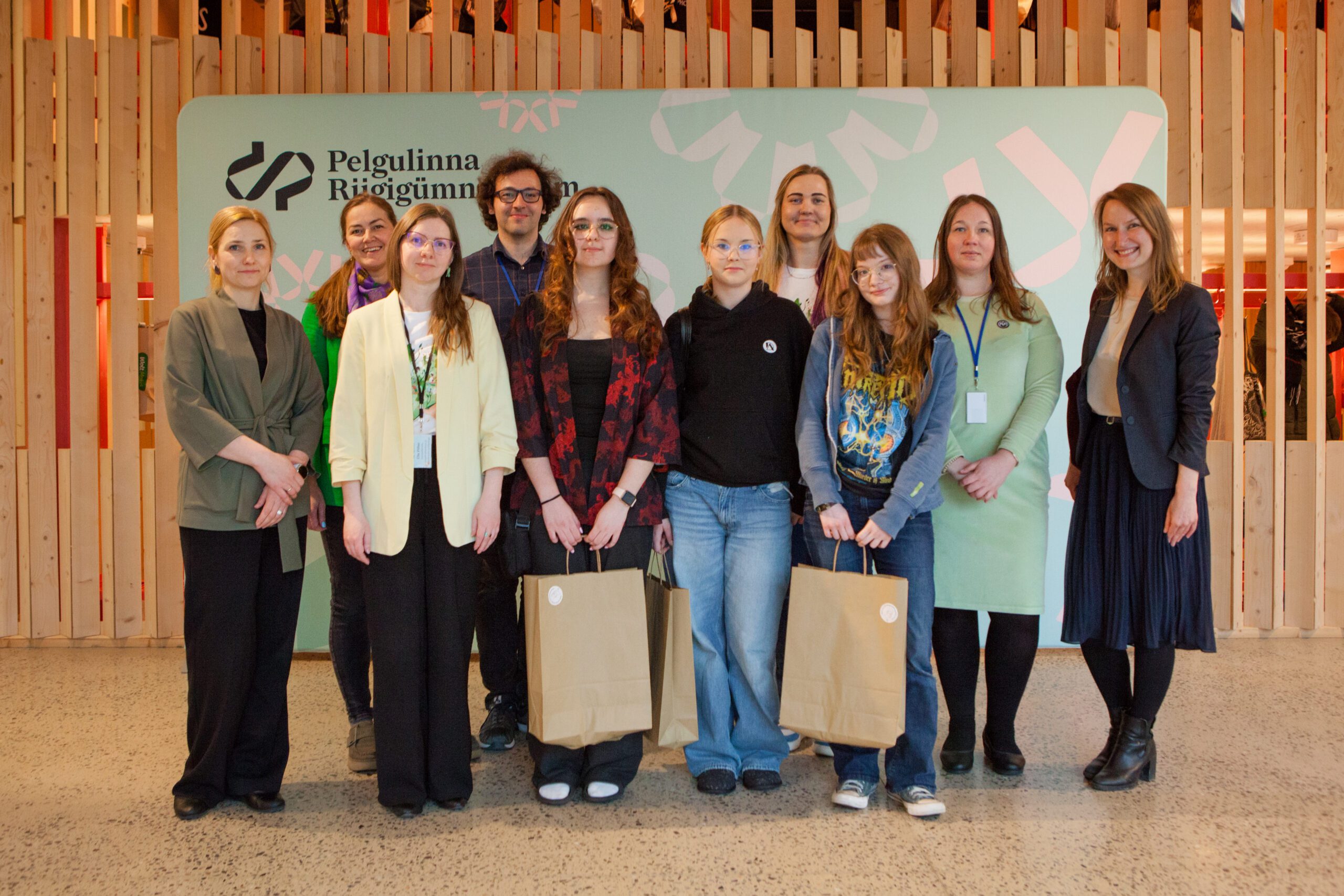 Olümpiaadi parimad korraldajatega. Foto Helen Västrik